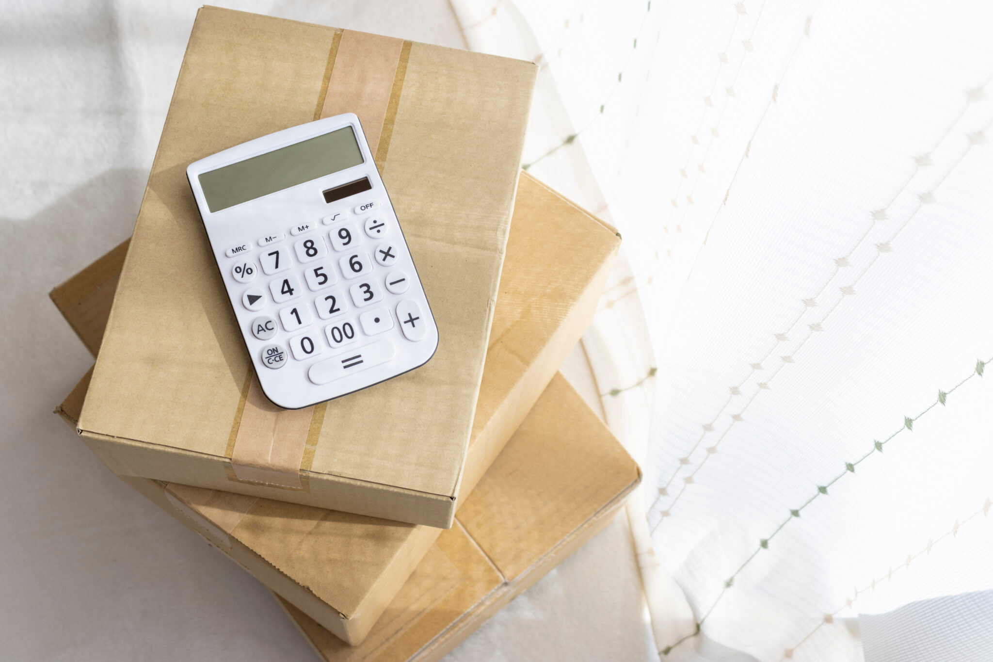 海洋散骨の料金相場は3万円〜40万円｜プラン別の費用内訳と安く抑える5つの方法